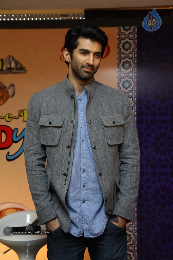 Daawat E Ishq Film Press Meet - 19 / 60 photos