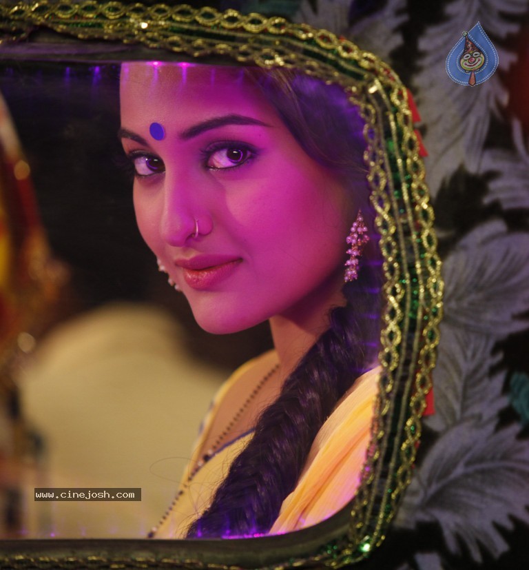 Dabangg 2 Movie Stills - 25 / 27 photos