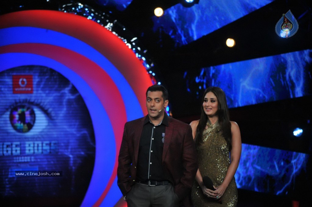 Dabangg 2 Promotion at Bigg Boss 6 Event - 16 / 57 photos