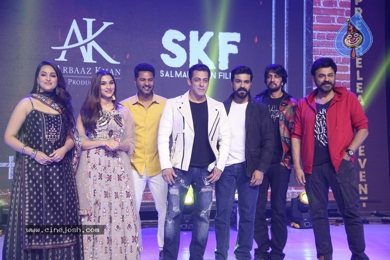 Dabangg 3 Movie Pre Release Event - 7 / 102 photos