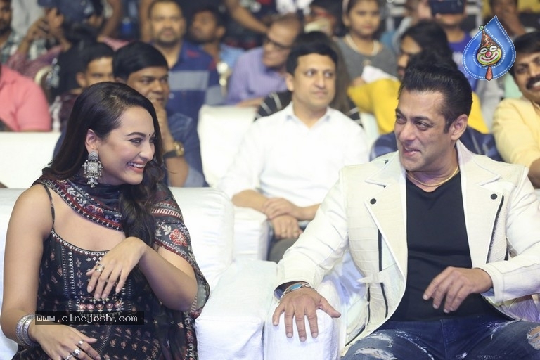 Dabangg 3 Movie Pre Release Event - 14 / 102 photos