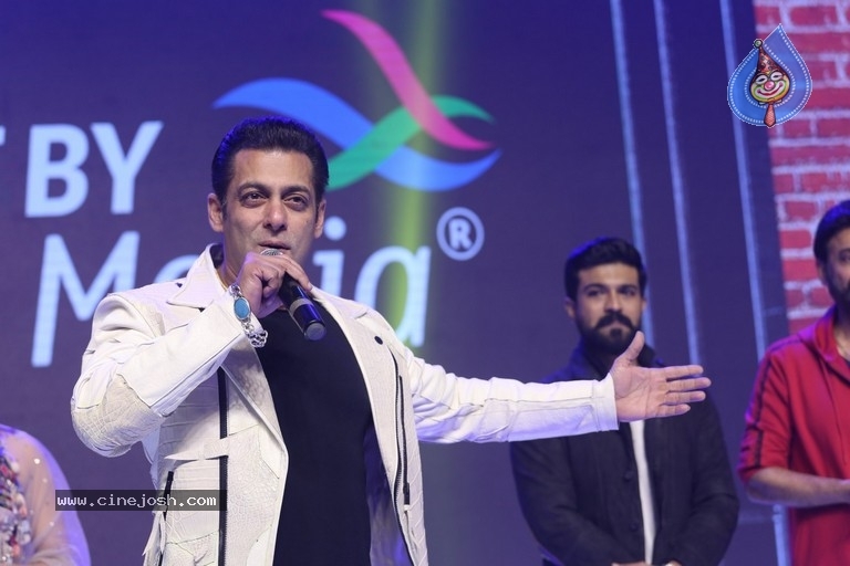 Dabangg 3 Movie Pre Release Event - 15 / 102 photos