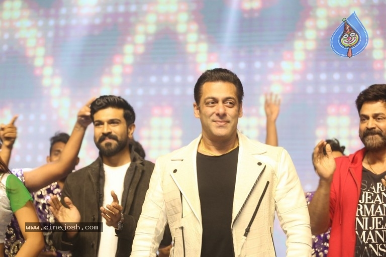 Dabangg 3 Movie Pre Release Event - 18 / 102 photos