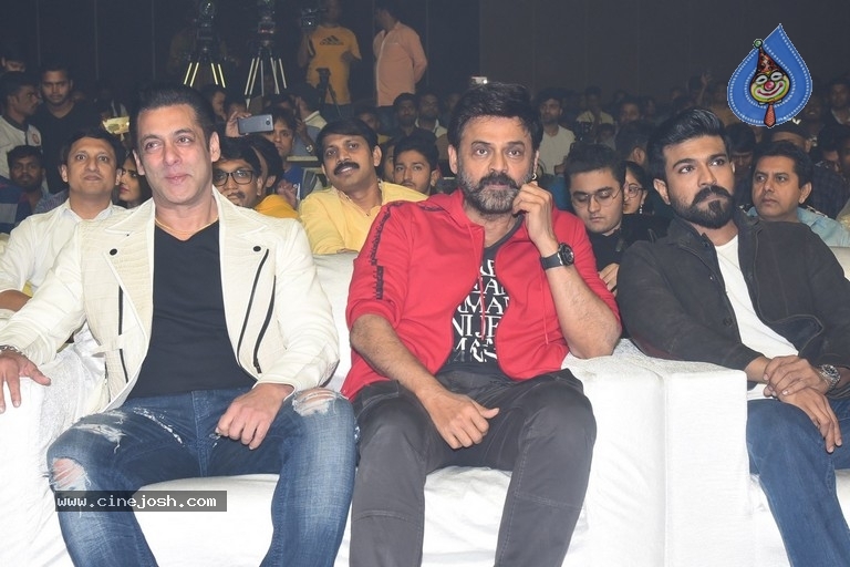 Dabangg 3 Movie Pre Release Event - 28 / 102 photos