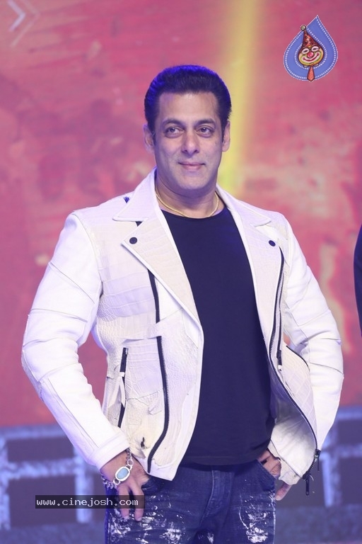 Dabangg 3 Movie Pre Release Event - 40 / 102 photos