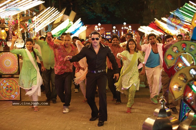 Dabangg Movie New Stills - 2 / 22 photos