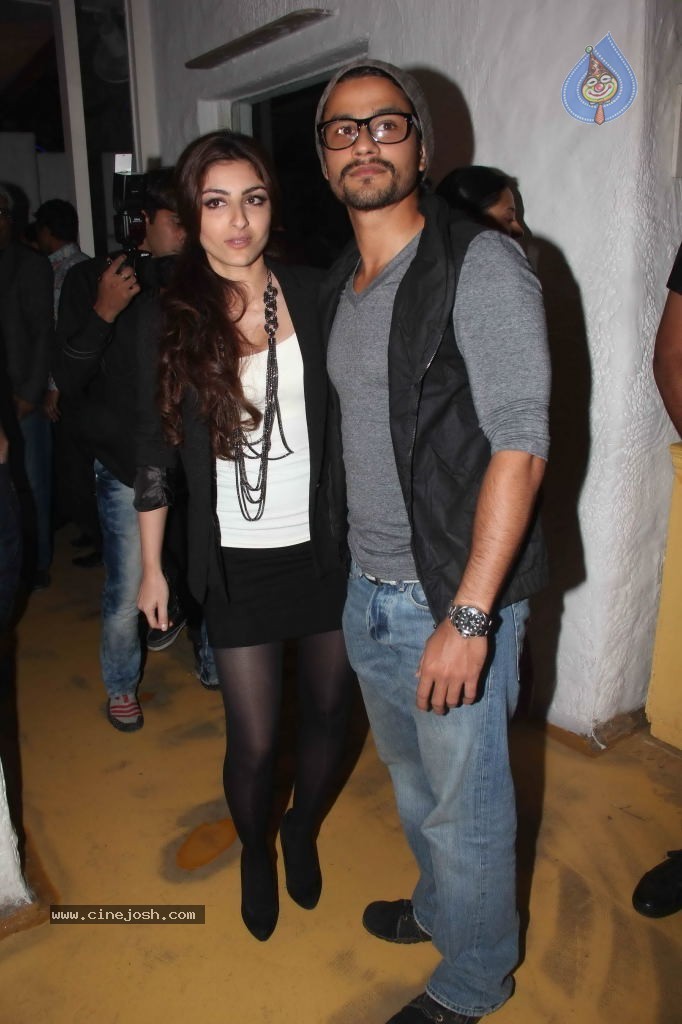 Dabboo Ratnani Calendar 2012 Launch - 69 / 150 photos