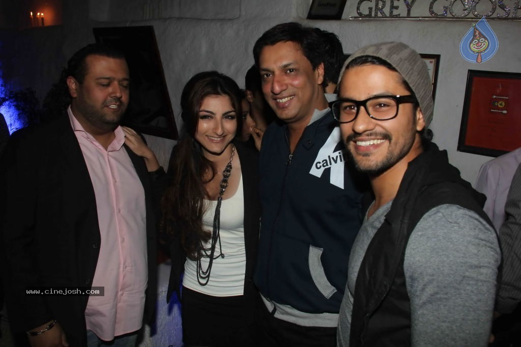Dabboo Ratnani Calendar 2012 Launch - 116 / 150 photos