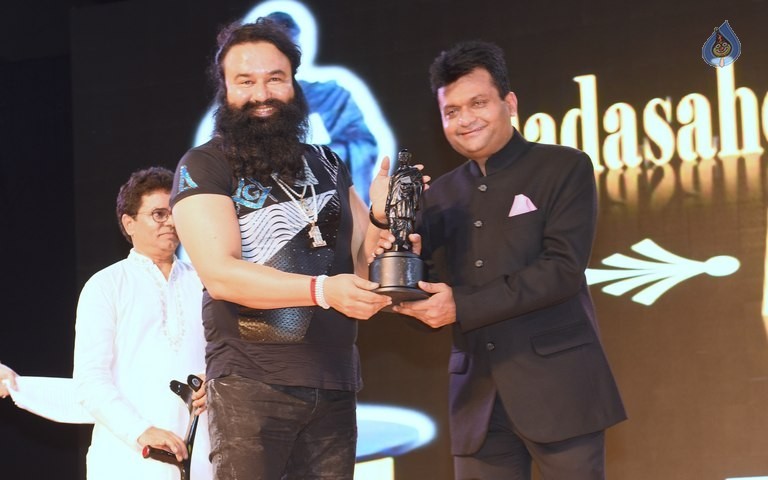 Dadasaheb Phalke Film Foundation Awards 2016 - 28 / 42 photos