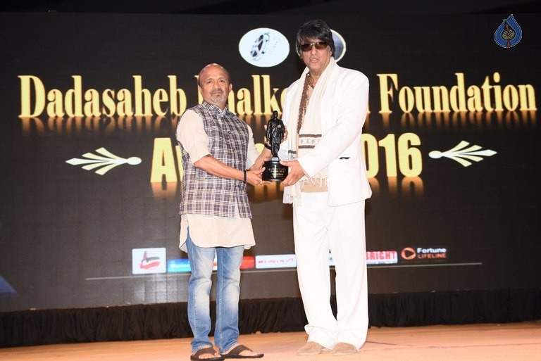 Dadasaheb Phalke Film Foundation Awards 2016 - 39 / 42 photos