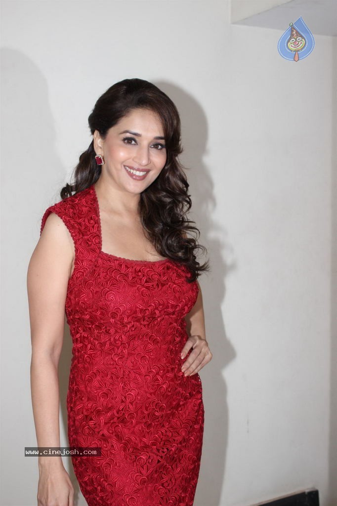 Dedh Ishqiya Team at Radio Mirchi  - 10 / 30 photos