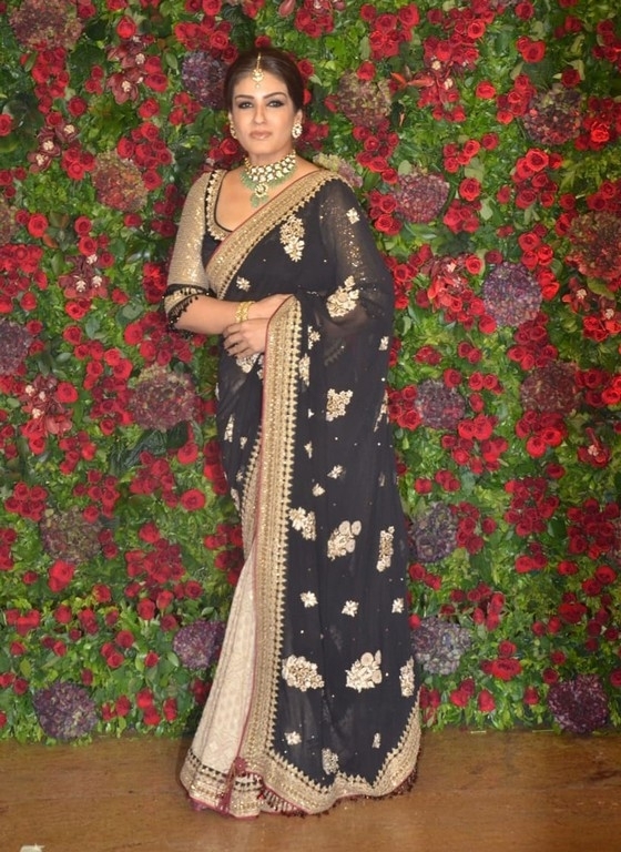 Deepika - Ranveer Mumbai Reception  - 15 / 93 photos