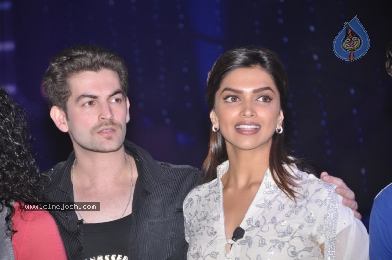 Deepika n Neil at Lafangey Parindey Media Meet - 2 / 43 photos