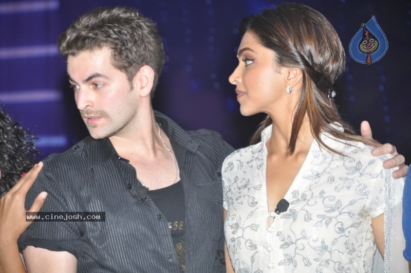 Deepika n Neil at Lafangey Parindey Media Meet - 20 / 43 photos