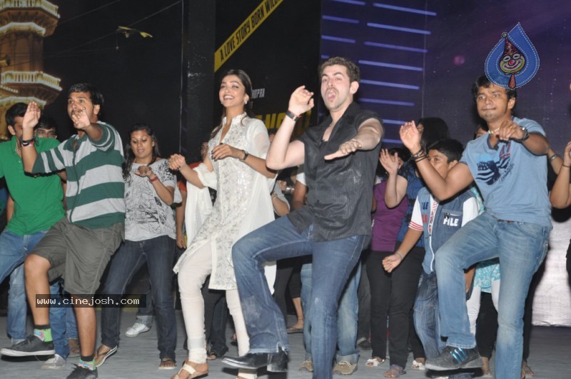 Deepika n Neil at Lafangey Parindey Media Meet - 31 / 43 photos
