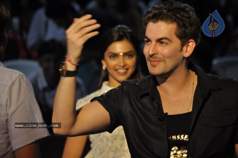 Deepika n Neil at Lafangey Parindey Media Meet - 32 / 43 photos