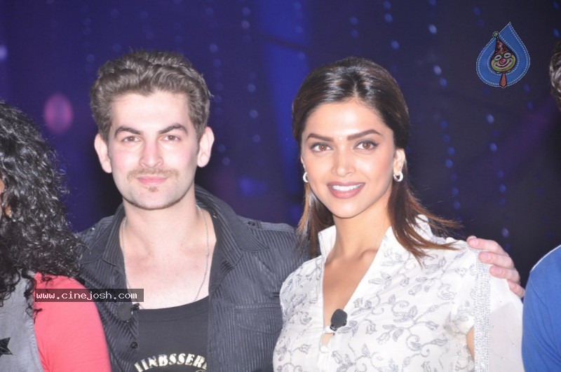 Deepika n Neil at Lafangey Parindey Media Meet - 37 / 43 photos