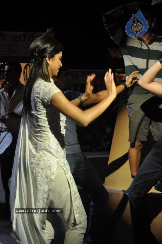 Deepika n Neil at Lafangey Parindey Media Meet - 38 / 43 photos