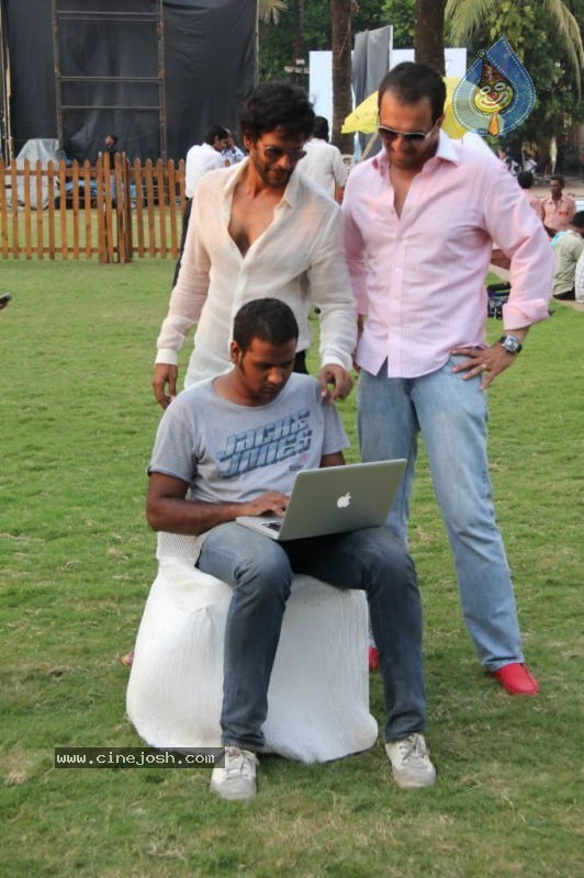 Deepika n Siddharth with Kingfisher Calendar Babes - 2 / 60 photos