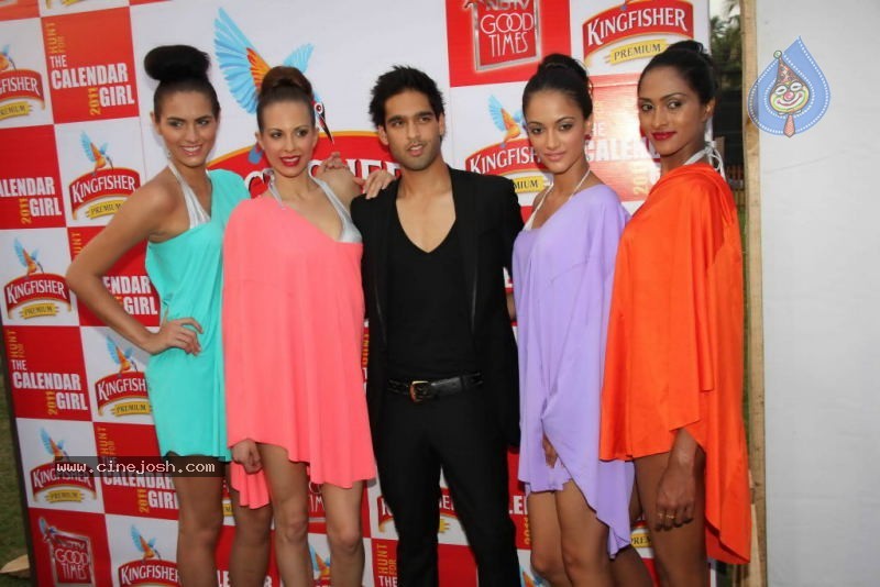 Deepika n Siddharth with Kingfisher Calendar Babes - 8 / 60 photos
