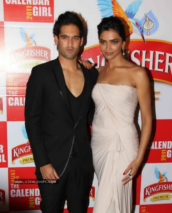Deepika n Siddharth with Kingfisher Calendar Babes - 43 / 60 photos