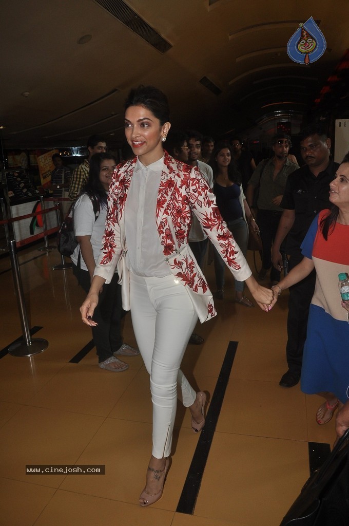 Deepika Padukone at MFF 2014 - 1 / 41 photos