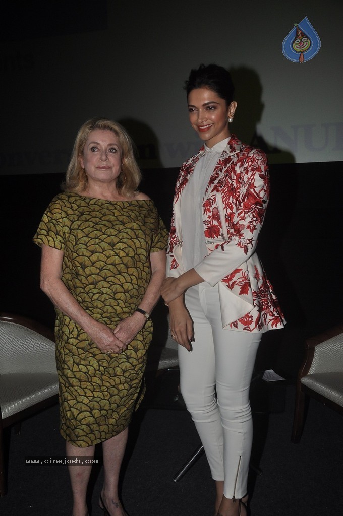 Deepika Padukone at MFF 2014 - 5 / 41 photos