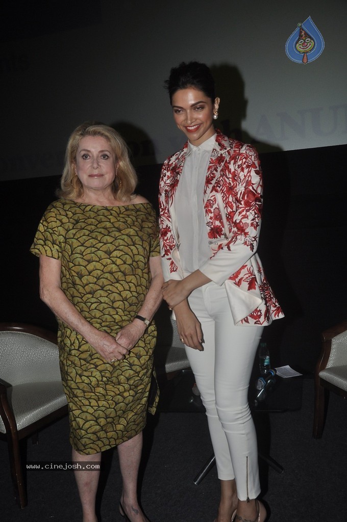 Deepika Padukone at MFF 2014 - 6 / 41 photos