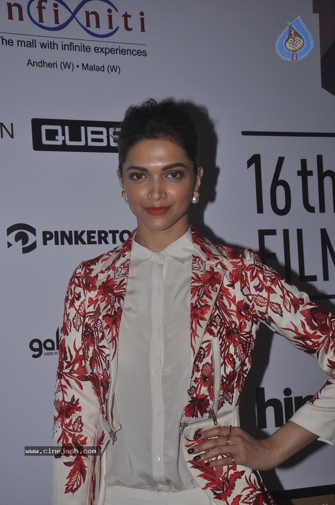 Deepika Padukone at MFF 2014 - 7 / 41 photos