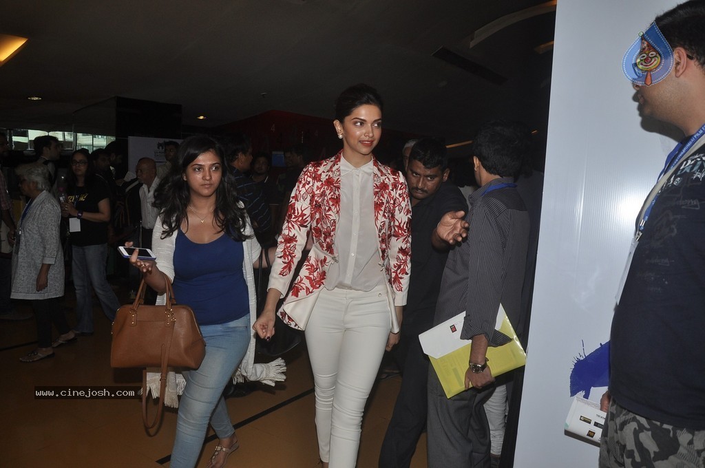 Deepika Padukone at MFF 2014 - 9 / 41 photos