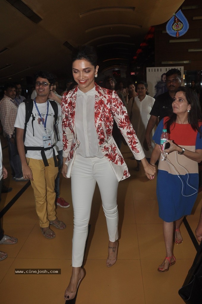 Deepika Padukone at MFF 2014 - 10 / 41 photos