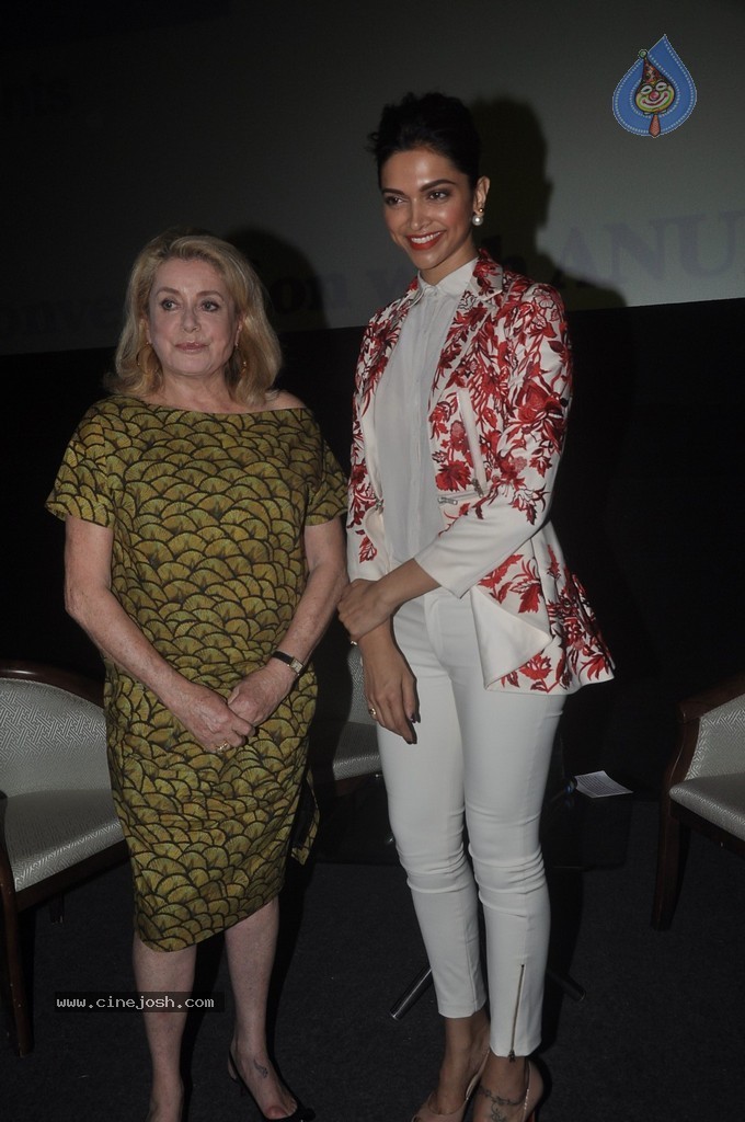 Deepika Padukone at MFF 2014 - 15 / 41 photos