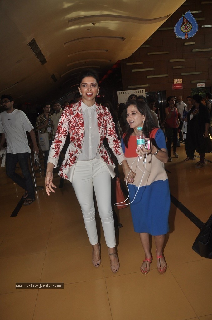 Deepika Padukone at MFF 2014 - 18 / 41 photos