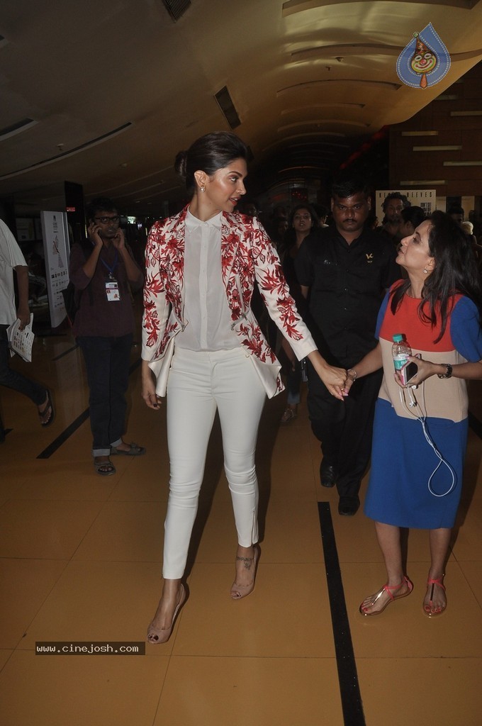 Deepika Padukone at MFF 2014 - 21 / 41 photos