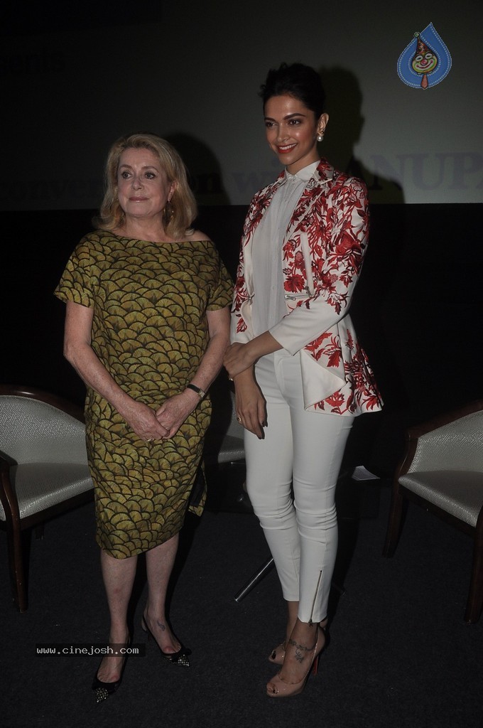 Deepika Padukone at MFF 2014 - 32 / 41 photos