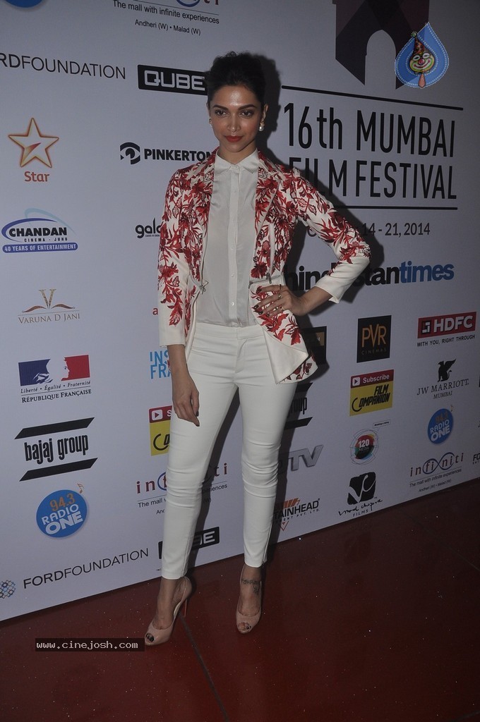 Deepika Padukone at MFF 2014 - 33 / 41 photos