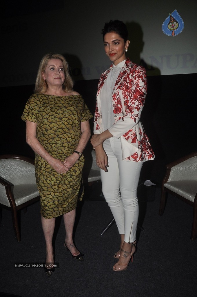 Deepika Padukone at MFF 2014 - 36 / 41 photos