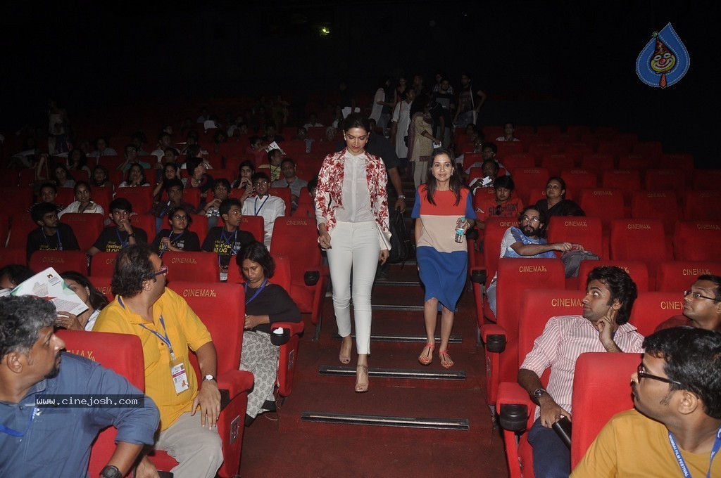 Deepika Padukone at MFF 2014 - 40 / 41 photos