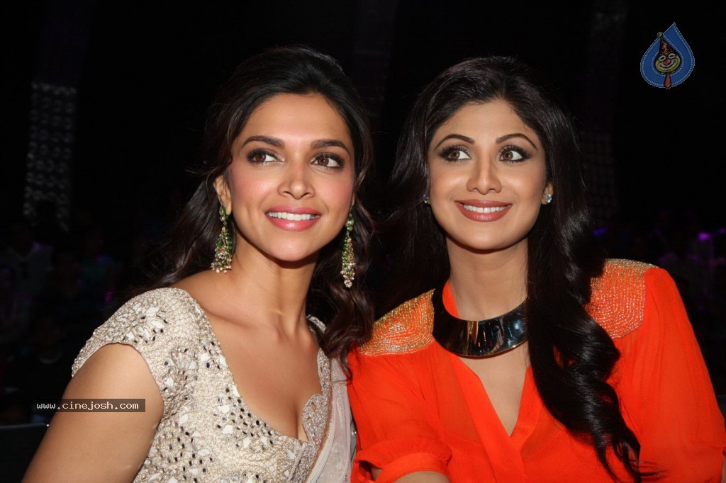 Deepika Padukone at Nach Baliye 5 Sets - 6 / 58 photos