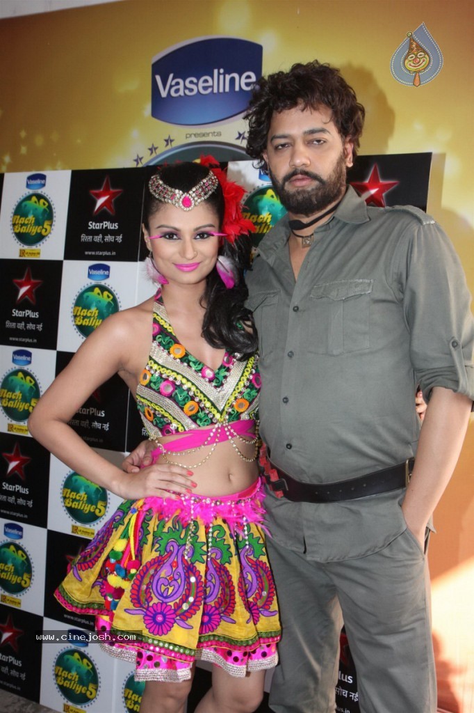 Deepika Padukone at Nach Baliye 5 Sets - 45 / 58 photos