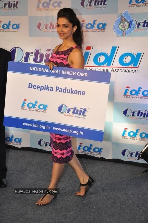 Deepika Padukone at National Oral Health Event - 22 / 42 photos