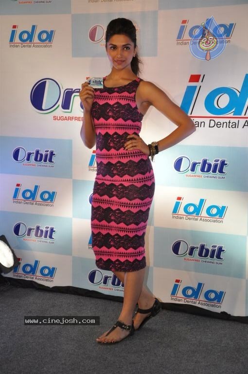 Deepika Padukone at National Oral Health Event - 30 / 42 photos