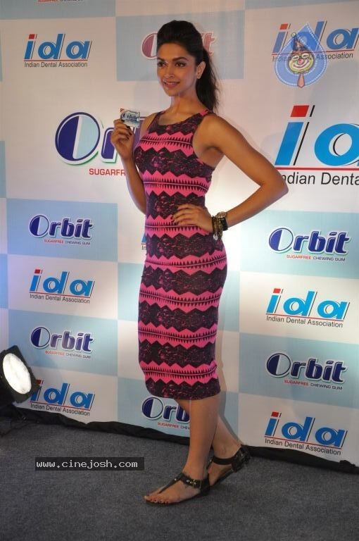 Deepika Padukone at National Oral Health Event - 39 / 42 photos