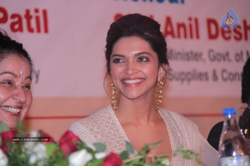 Deepika Padukone at NGOPA 28th Global Awards 2012 - 4 / 53 photos