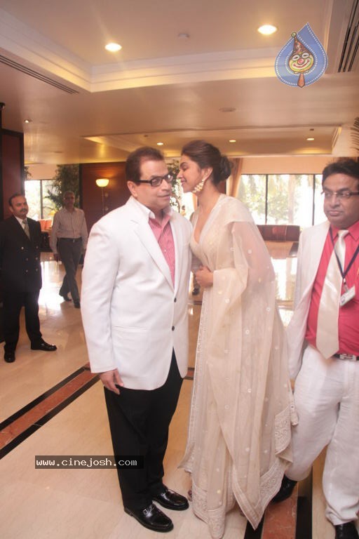 Deepika Padukone at NGOPA 28th Global Awards 2012 - 5 / 53 photos