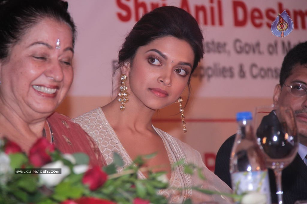 Deepika Padukone at NGOPA 28th Global Awards 2012 - 30 / 53 photos