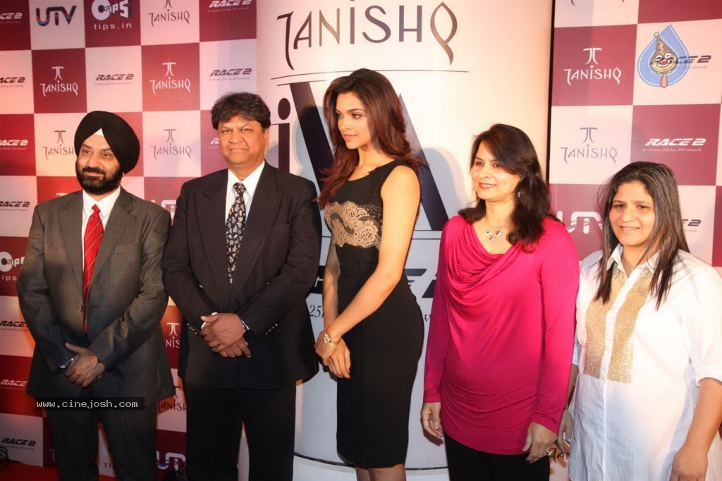 Deepika Padukone at Tanishq Jewellery Event - 56 / 61 photos