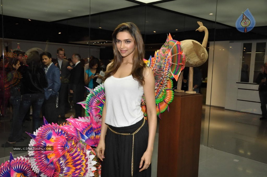 Deepika Padukone Inaugurates Poggenpohl Store - 6 / 45 photos