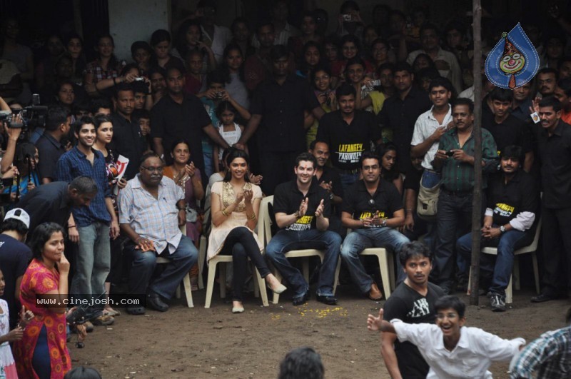 Deepika Padukone n Neil Celebrates Dahi Handi - 3 / 39 photos