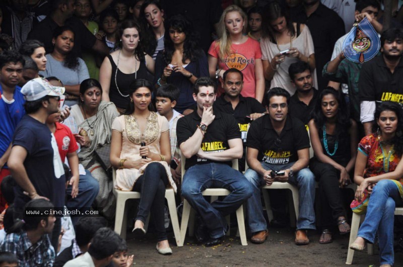 Deepika Padukone n Neil Celebrates Dahi Handi - 6 / 39 photos